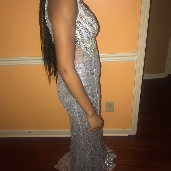 Beautiful studded, sequin, mermaid dress - Picture 7 of 8